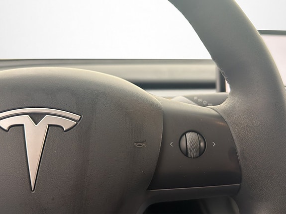 Tesla Model Y 15 of 30