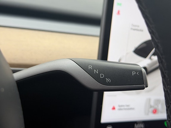 Tesla Model Y 16 of 30