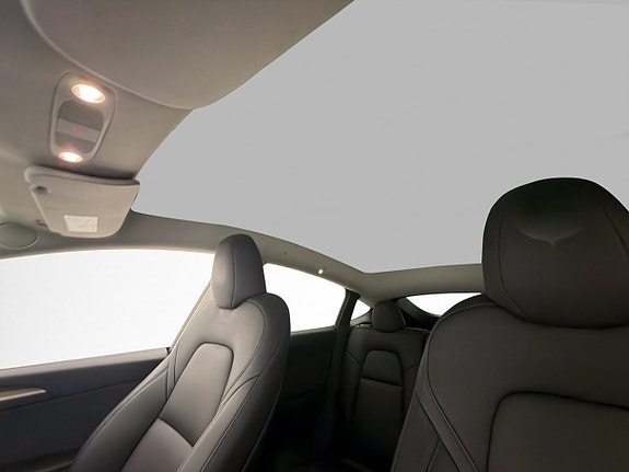 Tesla Model Y 12 of 30