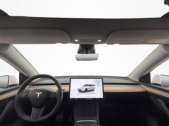 Tesla Model Y 17 of 30