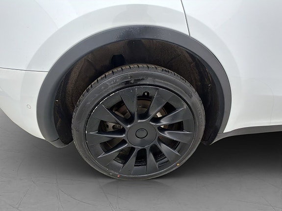 Tesla Model Y 30 of 30