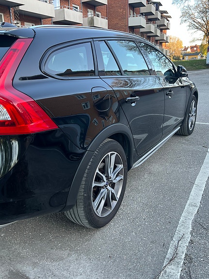 Volvo V60 Cross Country 4 of 5
