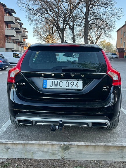 Volvo V60 Cross Country 3 of 5