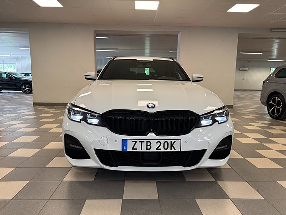 BMW 320d 3 of 5