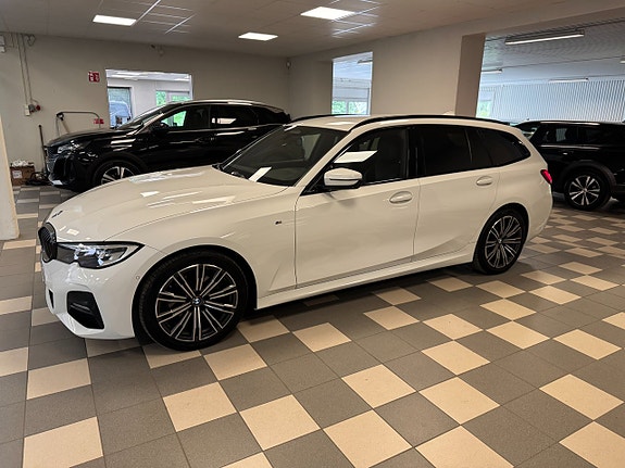 BMW 320d 2 of 5