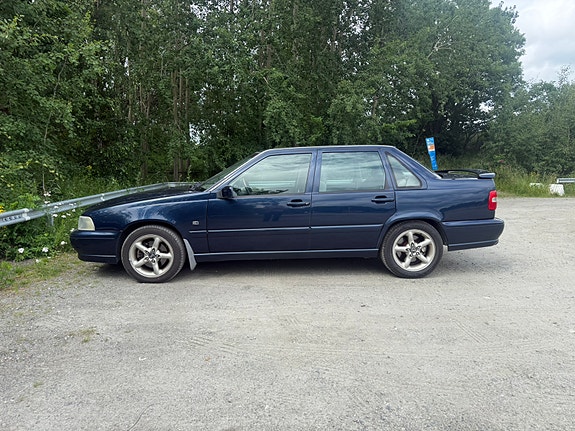 Volvo S70 2 of 5