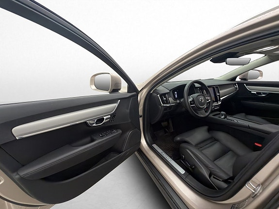 Volvo V90 Cross Country 11 of 30