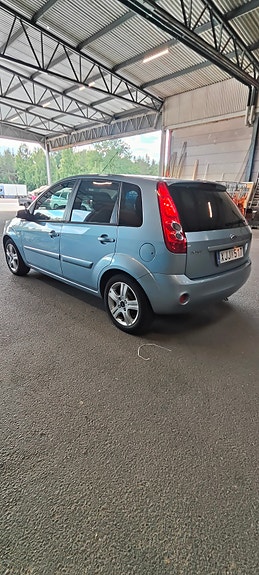 Ford Fiesta 4 of 5