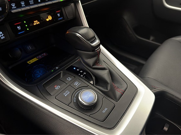 Toyota RAV4 Plug-in Hybrid 25 of 30