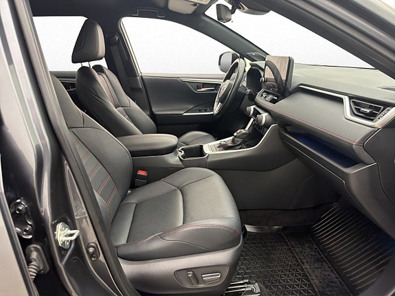 Toyota RAV4 Plug-in Hybrid 26 of 30