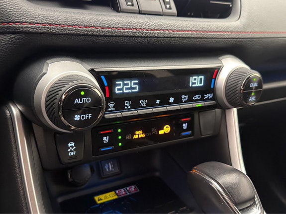 Toyota RAV4 Plug-in Hybrid 24 of 30