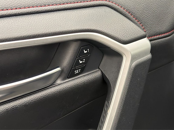 Toyota RAV4 Plug-in Hybrid 13 of 30