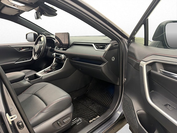 Toyota RAV4 Plug-in Hybrid 27 of 30