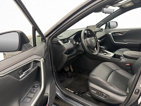 Toyota RAV4 Plug-in Hybrid 11 of 30