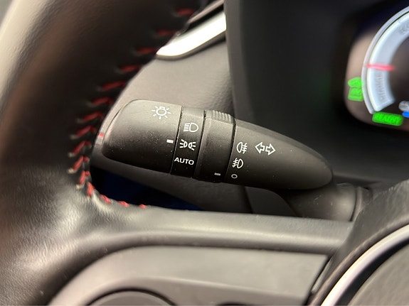 Toyota RAV4 Plug-in Hybrid 16 of 30