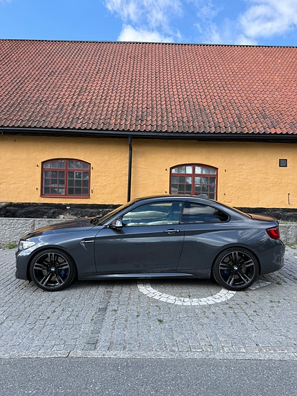 BMW M2 2 of 5