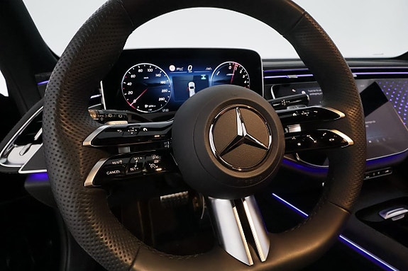 Mercedes-Benz E300 de 17 of 30
