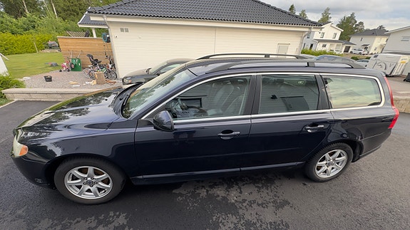 Volvo V70 3 of 5