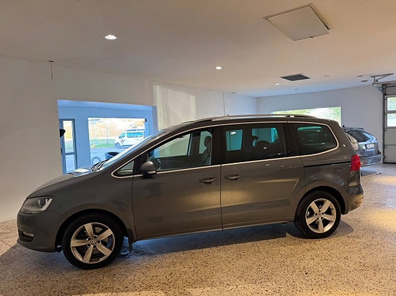 Volkswagen Sharan 3 of 5