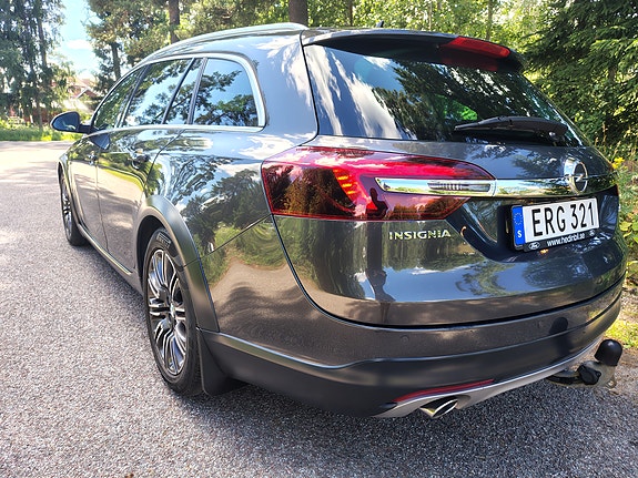 Opel Insignia Country Tourer 2 of 5