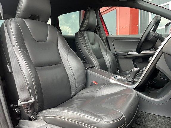 Volvo XC60 11 of 20