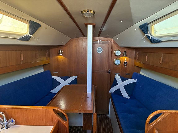 Maxi 999 med Royal utrustning, ratt, teak och avancerade segel 2 of 5