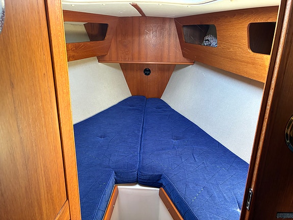 Maxi 999 med Royal utrustning, ratt, teak och avancerade segel 3 of 5