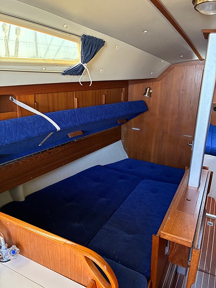 Maxi 999 med Royal utrustning, ratt, teak och avancerade segel 5 of 5