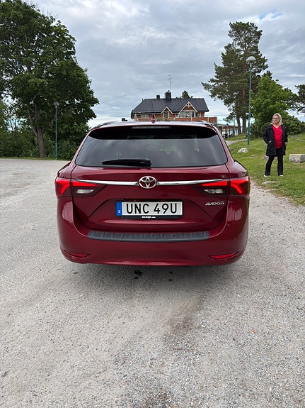Toyota Avensis 7 of 9