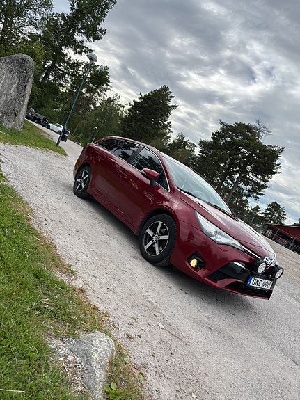 Toyota Avensis 4 of 9