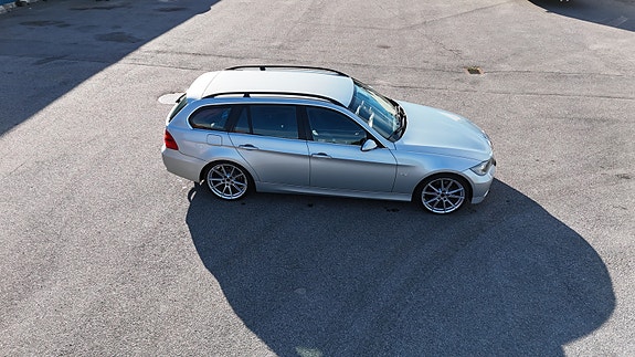 BMW 325i 4 of 5