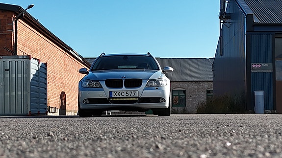 BMW 325i 3 of 5