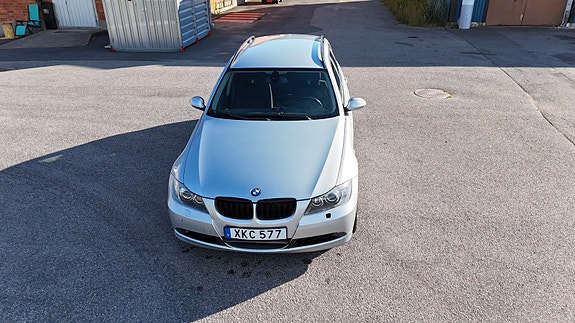 BMW 325i 2 of 5