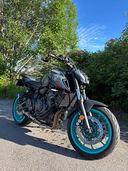 Yamaha MT-07 2 of 5