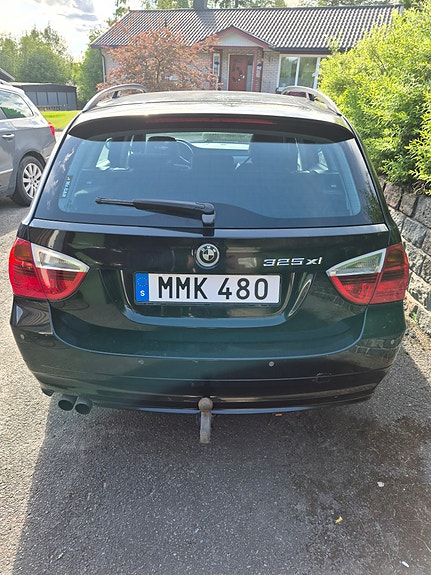 BMW 325Xi 2 of 2