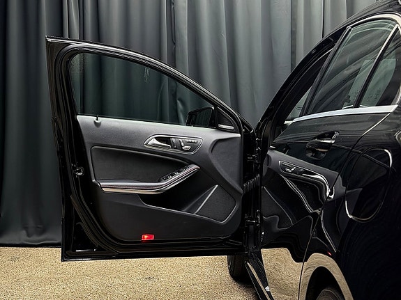 Mercedes-Benz A250 14 of 30