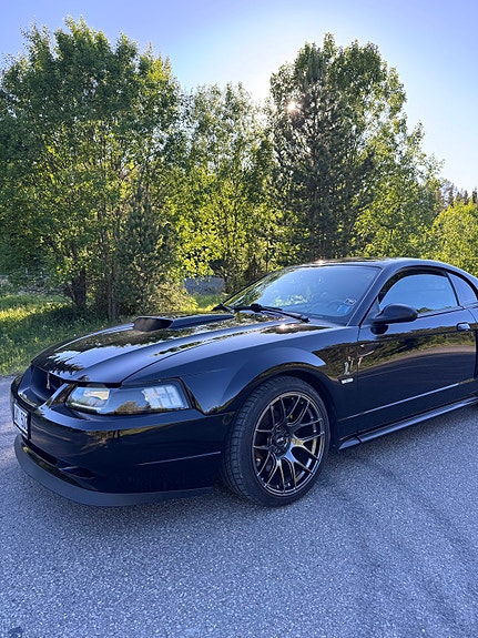 Ford Mustang 2 of 4