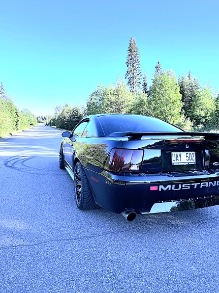 Ford Mustang 3 of 4