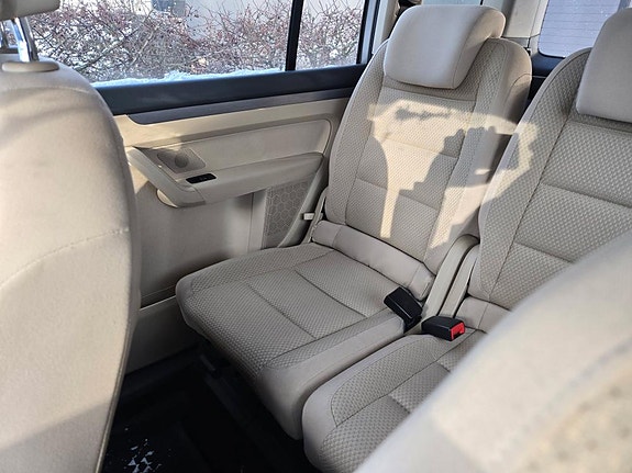 Volkswagen Touran 4 of 4