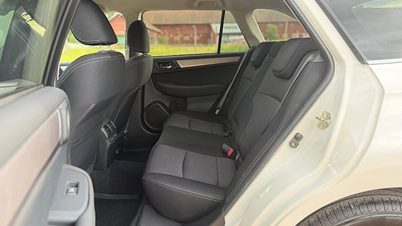 Subaru Outback 23 of 30