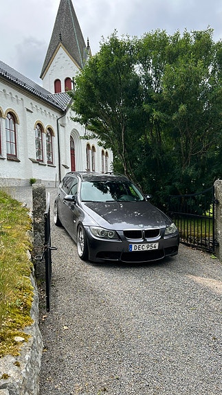BMW 330d 4 of 5
