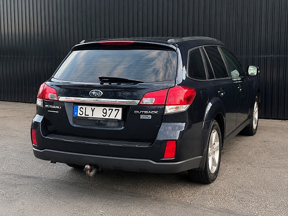 Subaru Outback 2 of 3