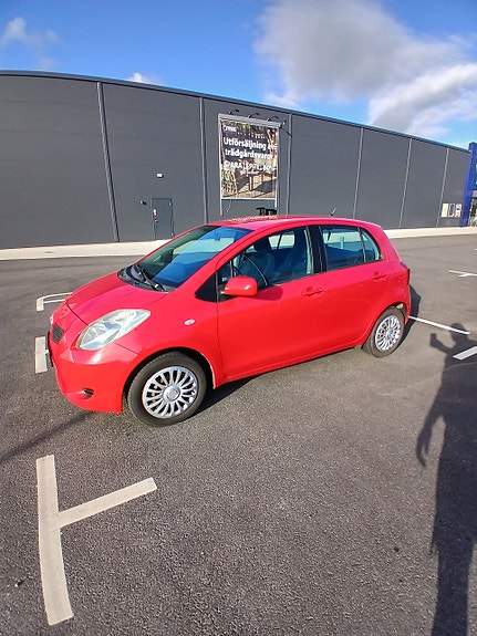Toyota Yaris 7 of 13