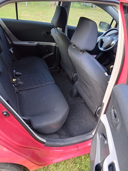 Toyota Yaris 12 of 13