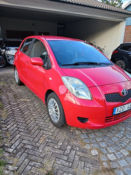Toyota Yaris 3 of 13