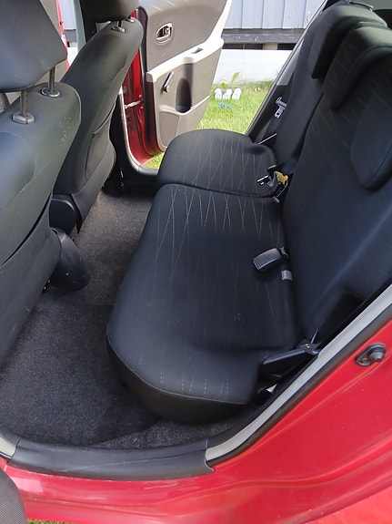 Toyota Yaris 13 of 13