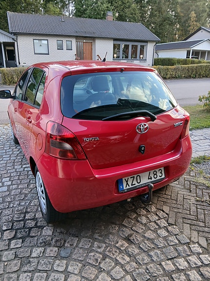 Toyota Yaris 4 of 13