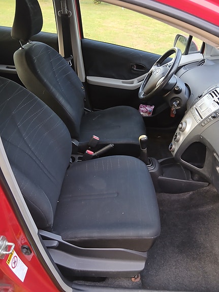 Toyota Yaris 11 of 13