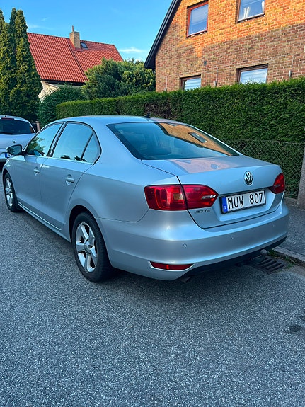 Volkswagen Jetta 3 of 5