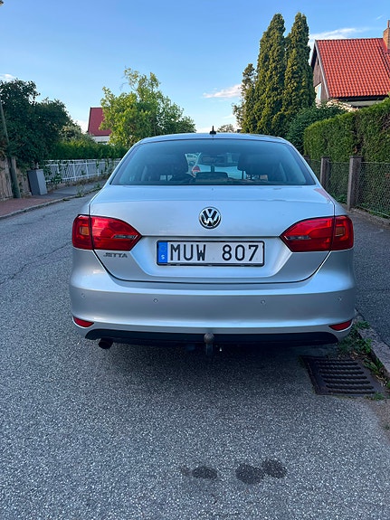 Volkswagen Jetta 4 of 5
